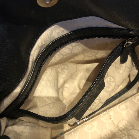 Micheal Kors Hamilton handbag - Picture 4 of 7
